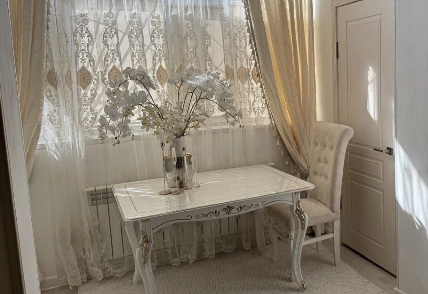 Продам стол в отличном состояний