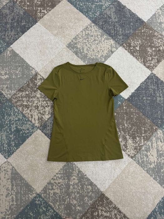 Дамска тениска Nike