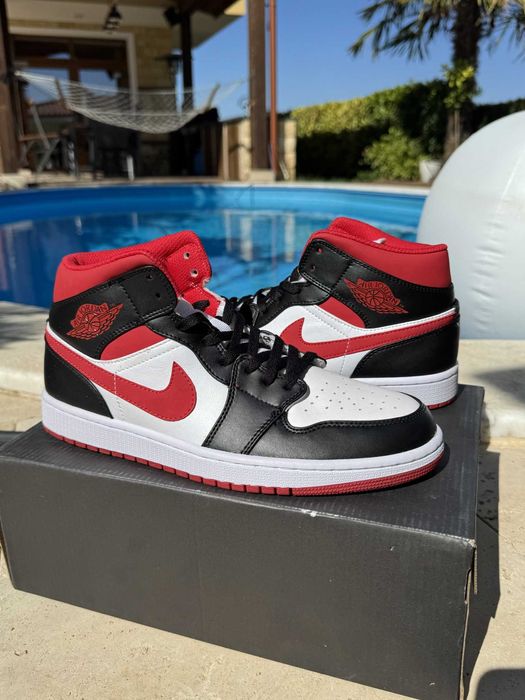 Jordan 1 Mid Gym Red Black White Кецове 44 EUR + Кутия нови