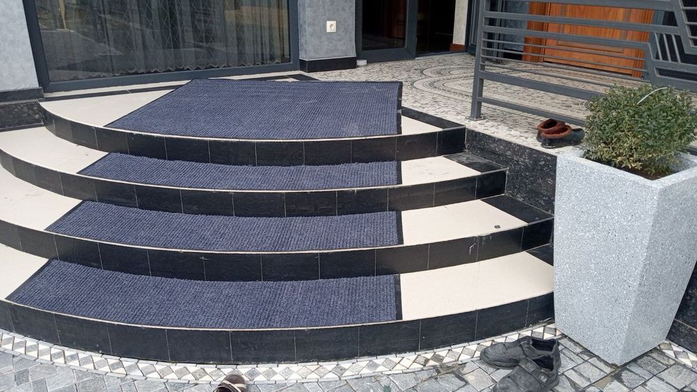 Дорошки коврики фасадные и внутреные