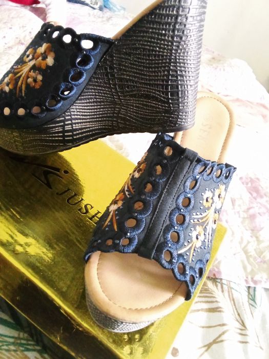 Женская обувь 39