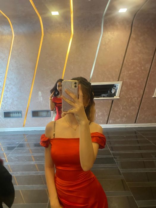 Платье рр 42 красный свет