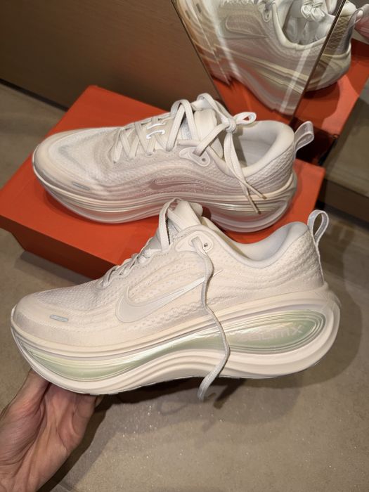 Nike Vomero Plus Дамски Маратонки 8.5