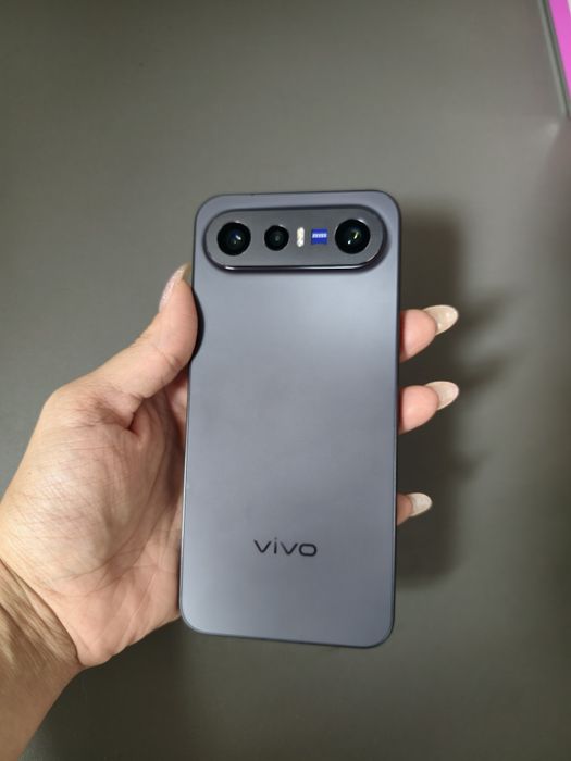 Продам Vivo x300 fe