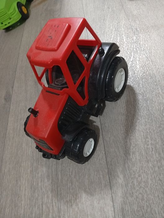 Продам 8 шт большие машинки
