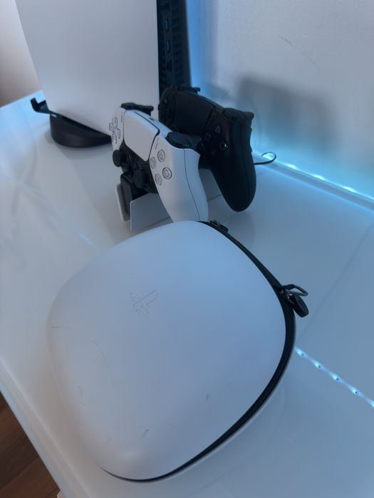 PS5 + 2 controllere DualSense + DualSense Edge + stație de încărcare – stare foarte bună