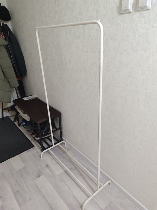 Напольная вешалка для одежды
