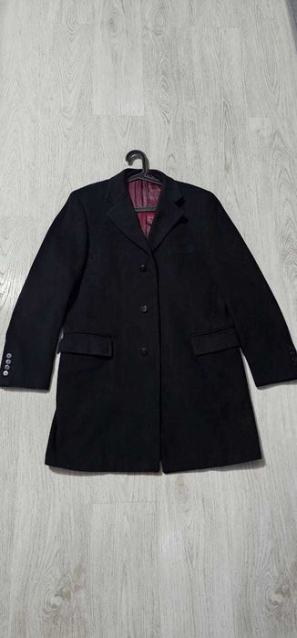 Черное мужское пальто