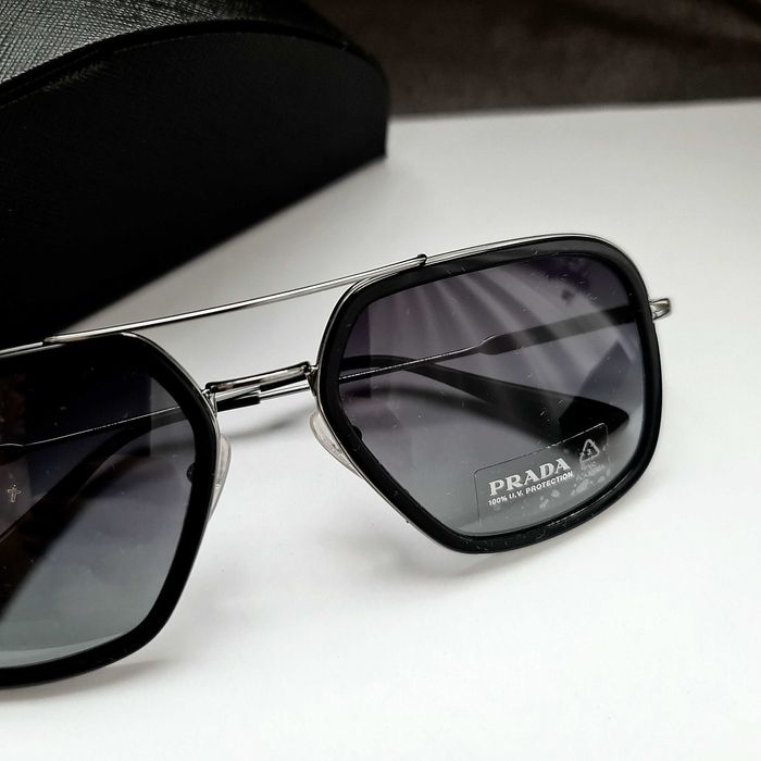 Солнцезащитные очки PR