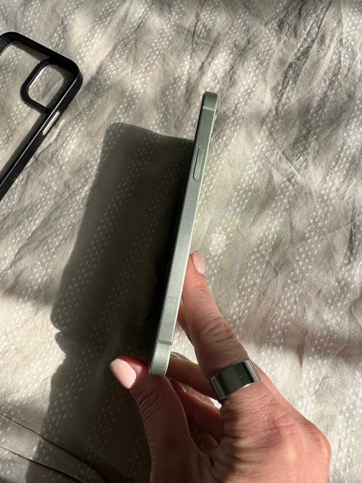 Iphone 12, 64GB, зелен + кейс и протектор (много запазен)