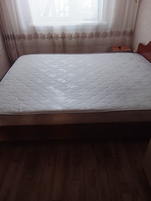 Кровать двухспальная.