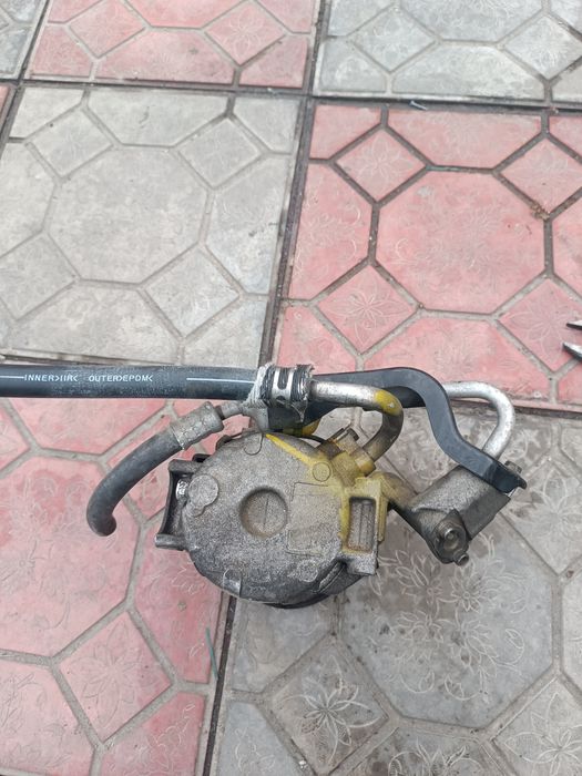Продам компрессор и гур на Toyota