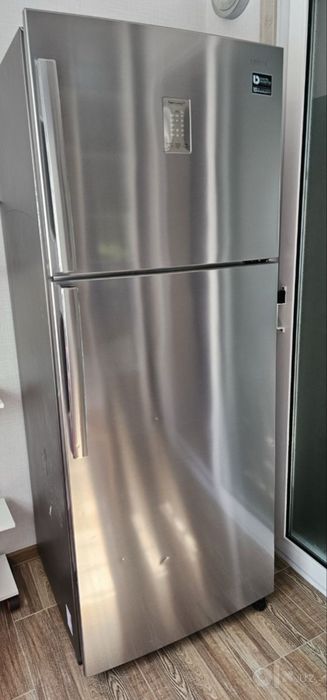 продается холодильник samsung