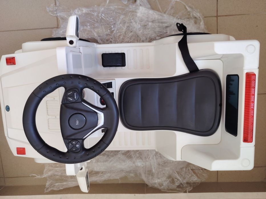 Продавам детска акумулаторна кола