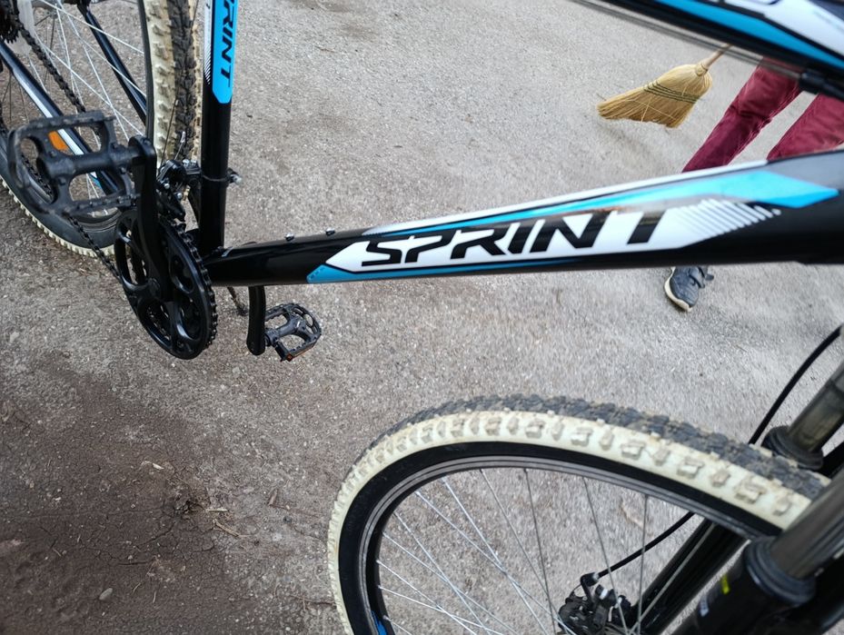 Vând bicicleta folosita putin