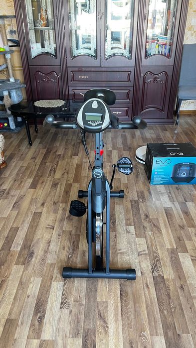 Велотренажер Genau Spin Bike W101 — в отличном состоянии
