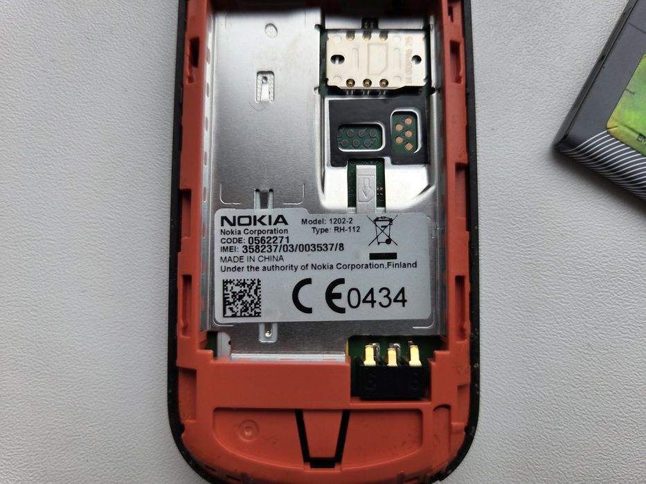 Nokia 1202-2 - telefon simplu cu butoane