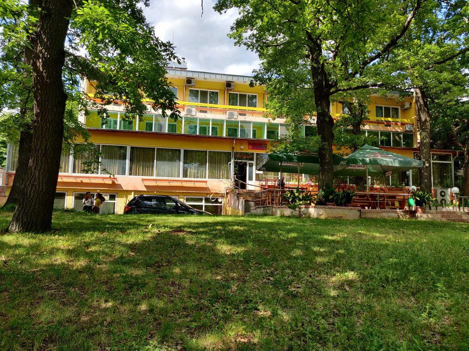 Продава се Хотел в с. Старозагорски бани, Област Стара Загора - 1700 кв.м за 589 €/кв.м - Снимка #1