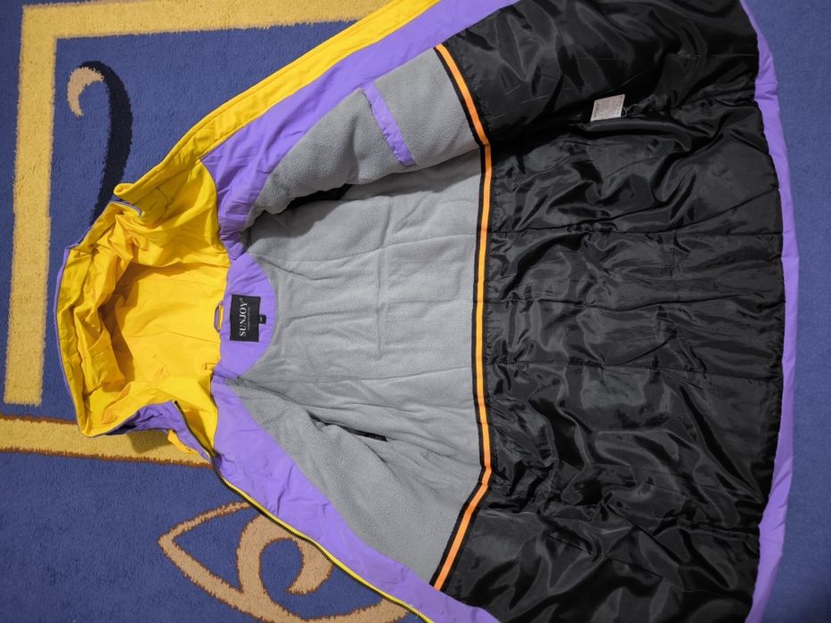 Куртка на девочку размер 140 - 152.