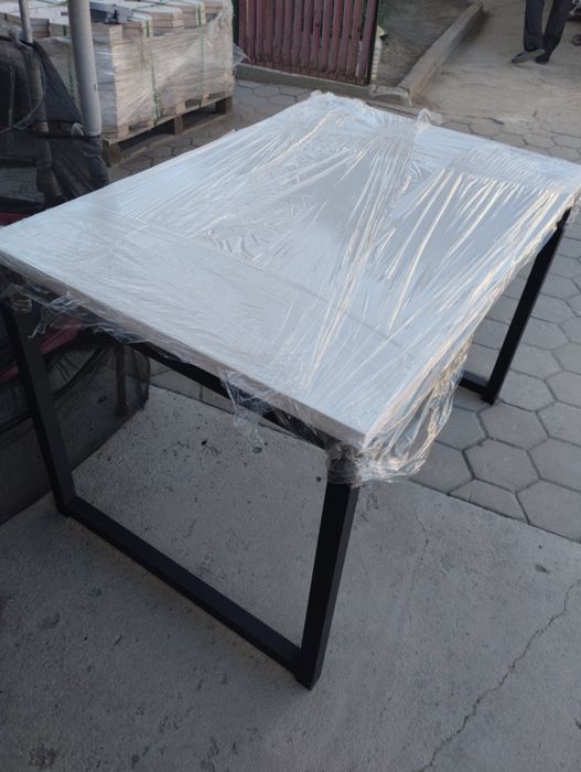 Продам стол новый