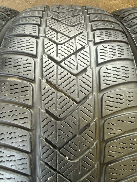 4x Anvelope iarna 225/45 R18 runflat - Pirelli Sotto Zero 3 Winter RSC