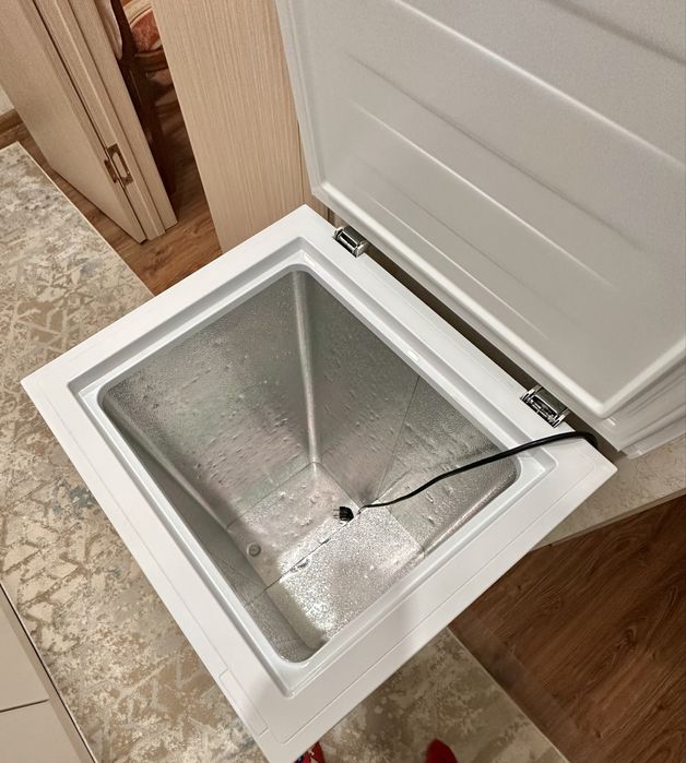 Продам морозильную камеру Hisense 95 литров