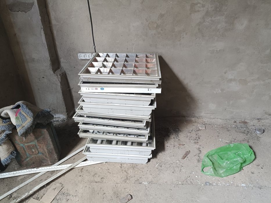 Светильники для Армстронга.