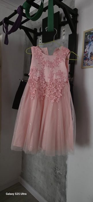 Продам платье 5-7лет