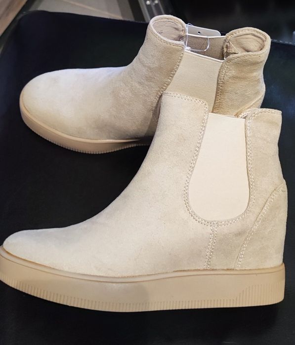 Бежови боти с платформа