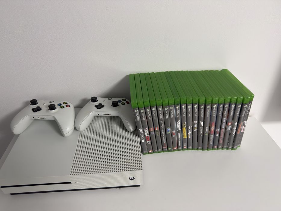 Xbox One S 1TB + 2 Controllere Originale + 20 Jocuri
