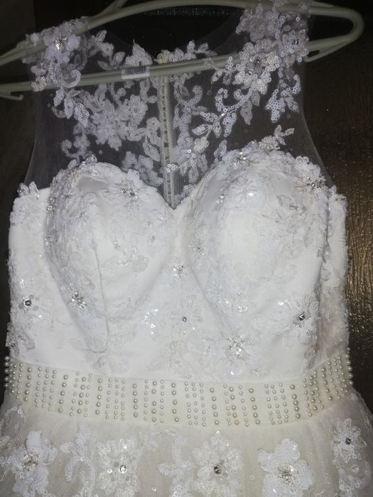 Vând rochii de mireasă