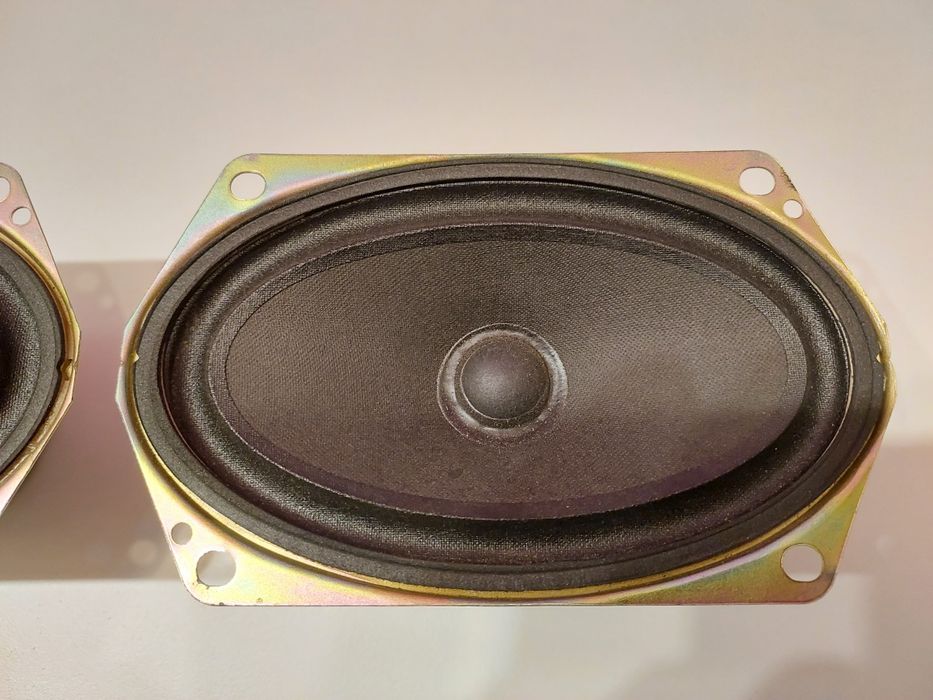 Difuzoare Thomson 15W, 13 cm. 50 lei ambele.Perfect funcționale.