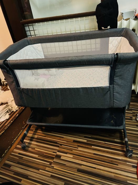 Vand patit co-slepper 3 nivele . Ofer cadoua saltea de schimbat si perna de sustinerea capului