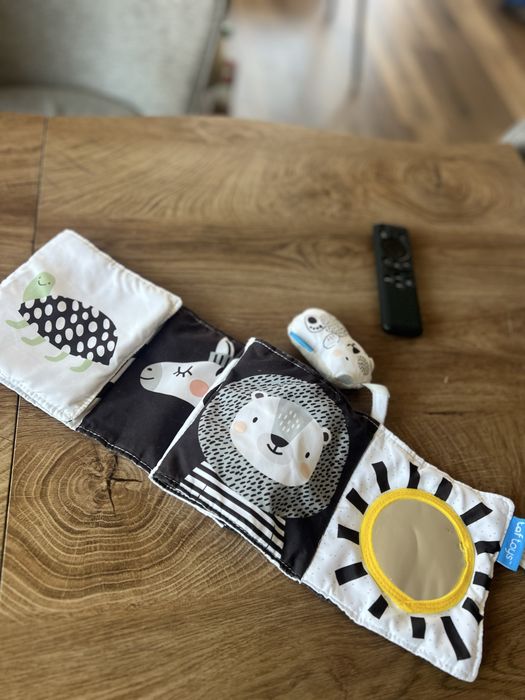 Черно бяла книжка за новородени на Taf Toys