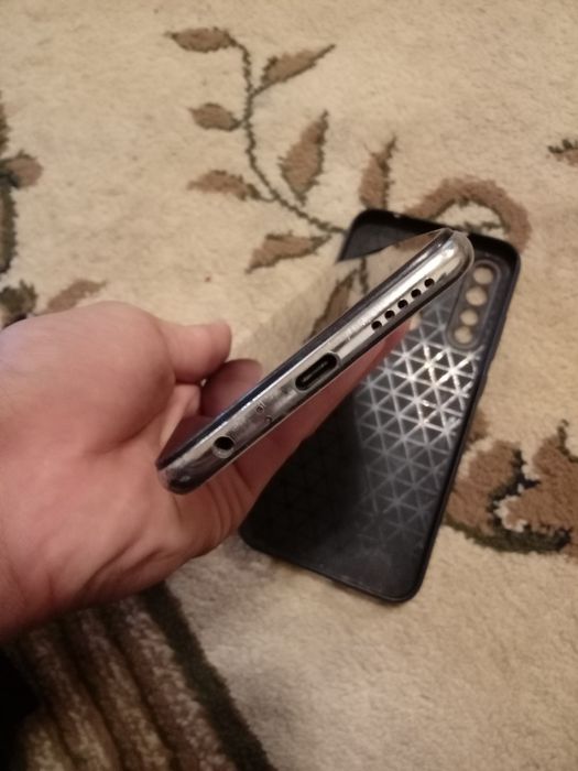 Продаю телефон Redmi note 8