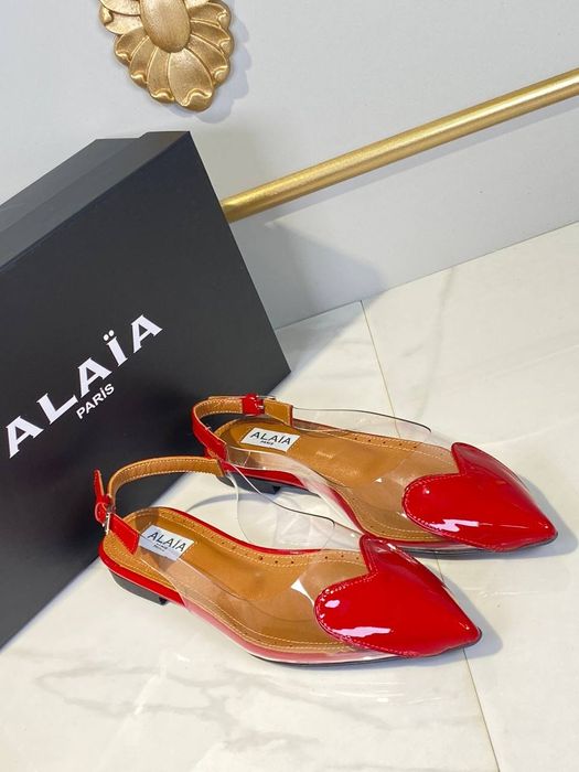 Нови обувки Alaia със сърца