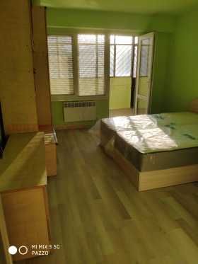 Продава се Двустаен апартамент в Русе, Централен южен район - 70 кв.м за 1500 €/кв.м - Снимка #5