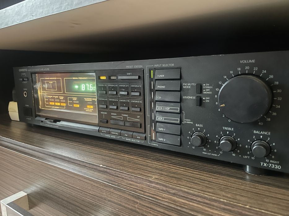 Усилвател  с тунер Onkyo