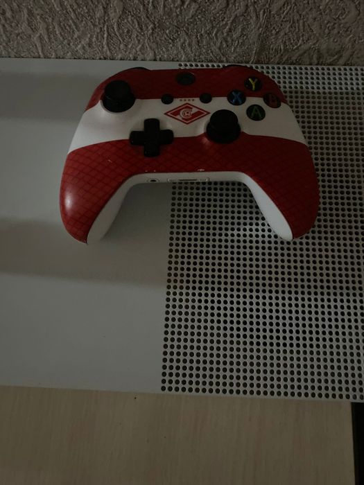 Xbox one s в отличном состоянии