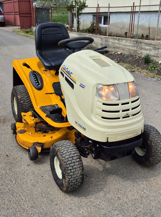 Tractoras gazon CubCadet 23cp