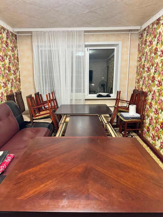 Продам стол для гостинной