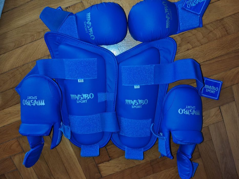 Tibiere, botosei si manusi karate