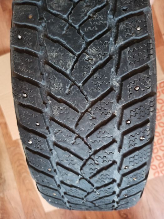 Продам шины зимние 14