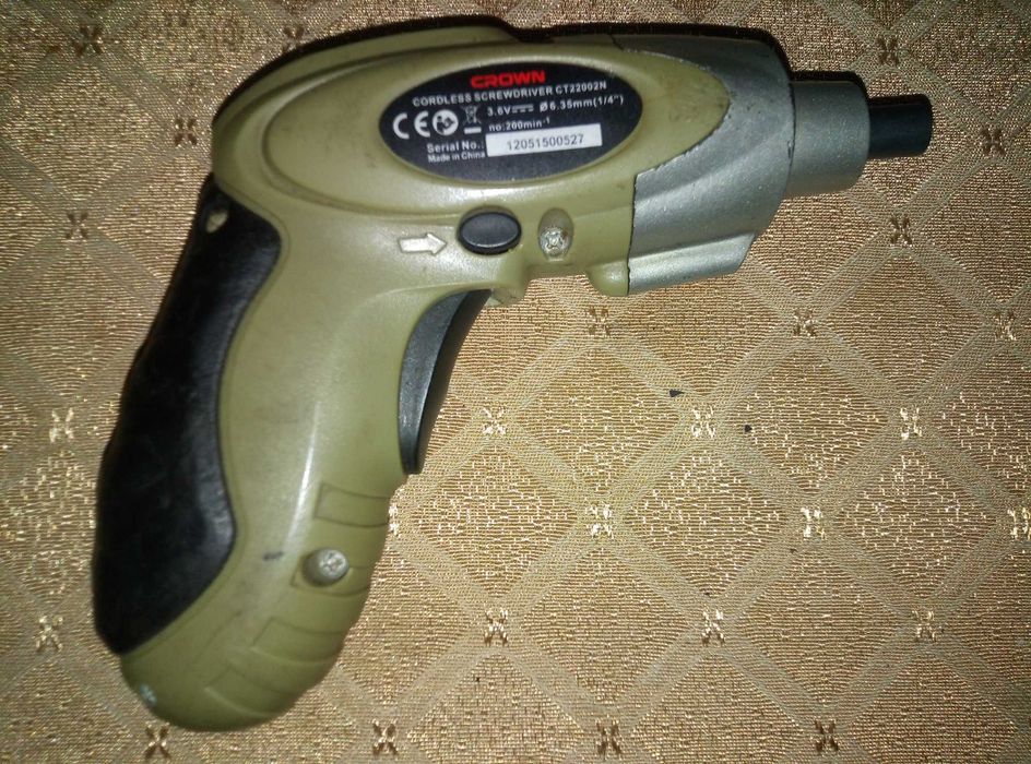 Шуруповерт 2 шт, в рабочем состоянии