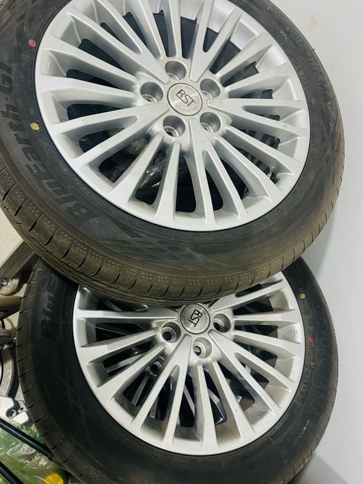 Продам комплект шины вместе с титанкой