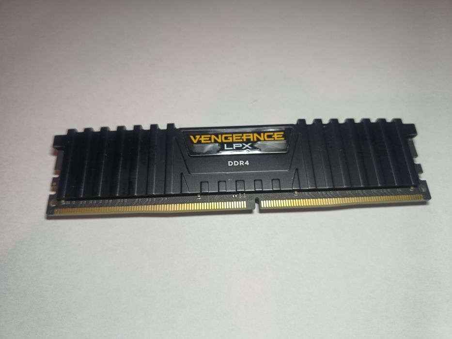 Memorie Corsair Vengeance® LPX 16GB DDR4, 2400MHz, CL14