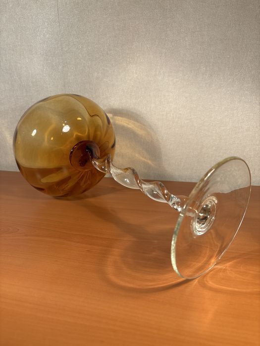 Ръчно изработена чаша от стъкло (купа)