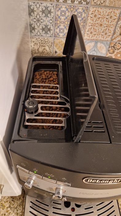 Espresor DeLonghi Magnifica