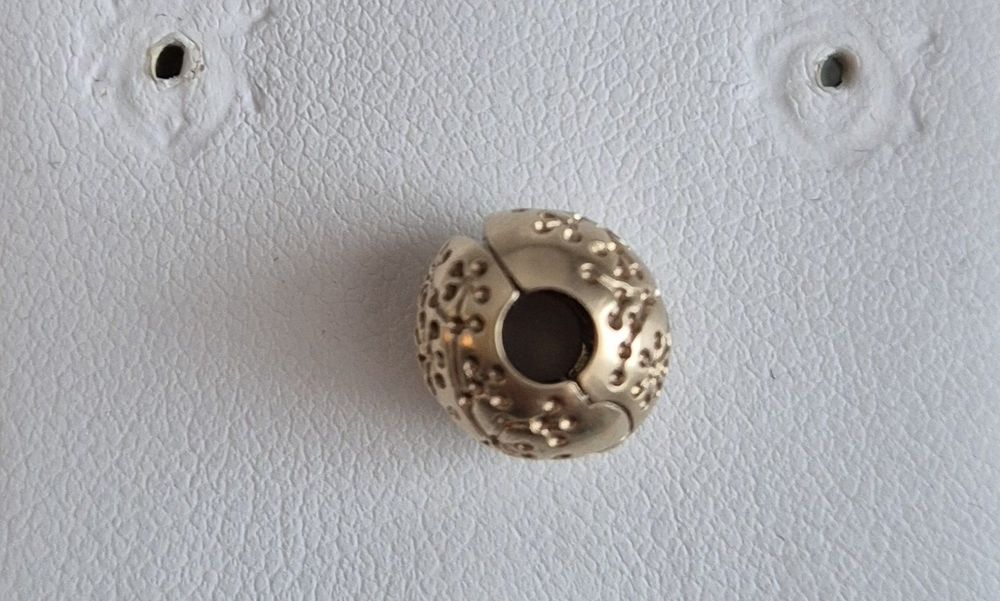 Talisman/charm aur original Pandora