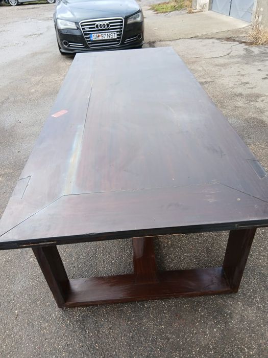 Vând masa din lemn masiv